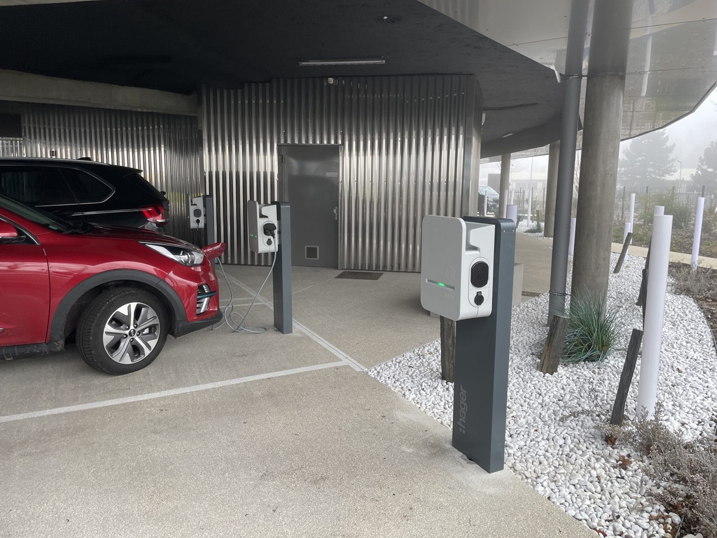 Bornes Hager — parking équipé