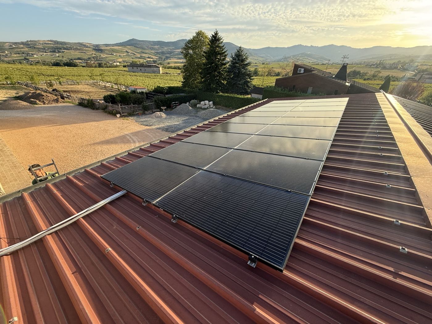 Installation photovoltaïque sur toiture métallique